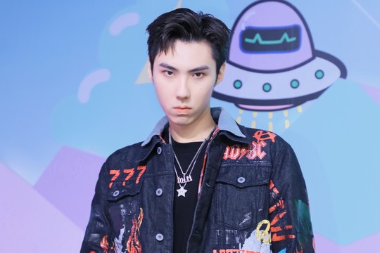 寇聪舞蹈秀舞台太棒啦,这是什么绝世帅哥,是心动制造机本人啦!