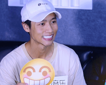 乐见大牌:魏晨巨肌魅力爆棚,眼神杀太呆萌