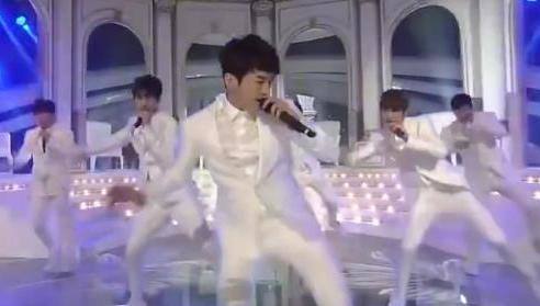 - 神话1999年–2015年的《T.O.P》舞台混剪,哥哥们的颜值和实力一如既往的优越