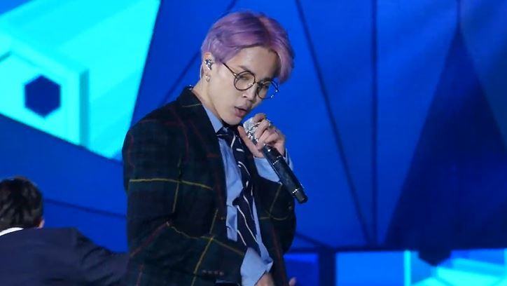 防弹少年团朴智旻《idol》,紫发眼镜西装领带~这是哪里来的魔法少年?