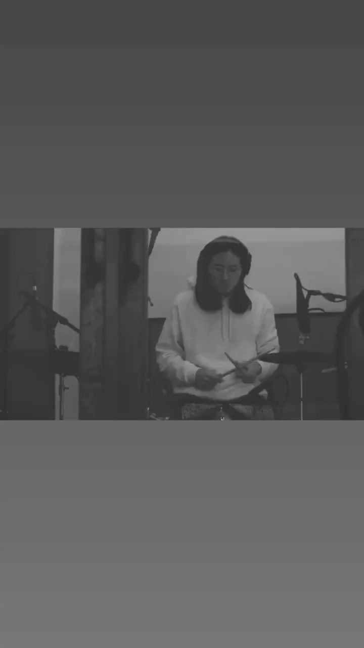  - 美国乡村歌手Ruston kelly翻唱霉霉热单《All Too Well》片段出炉，不一样的味道~