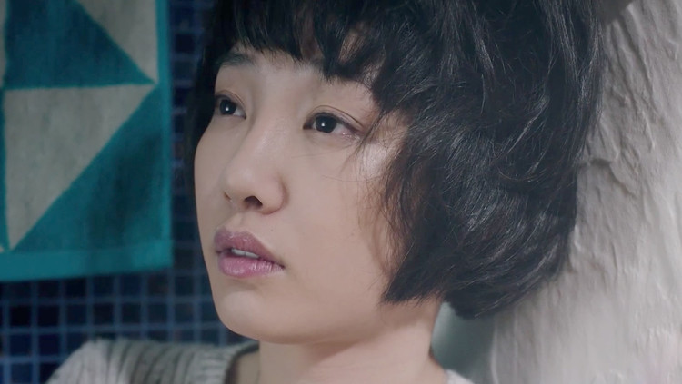 张茜的《用力活着》,唱出了许多人生活的心酸和无奈,句句戳心