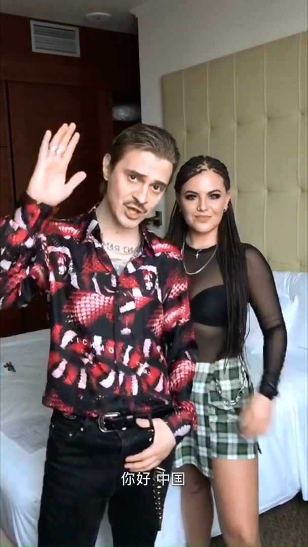 - 来感受战斗名族所带来的问候,“摇”就完事儿了!