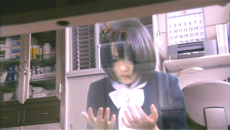  - 女孩逃课补觉，醒来发现自己成了透明人，听见众多不为人知的秘密