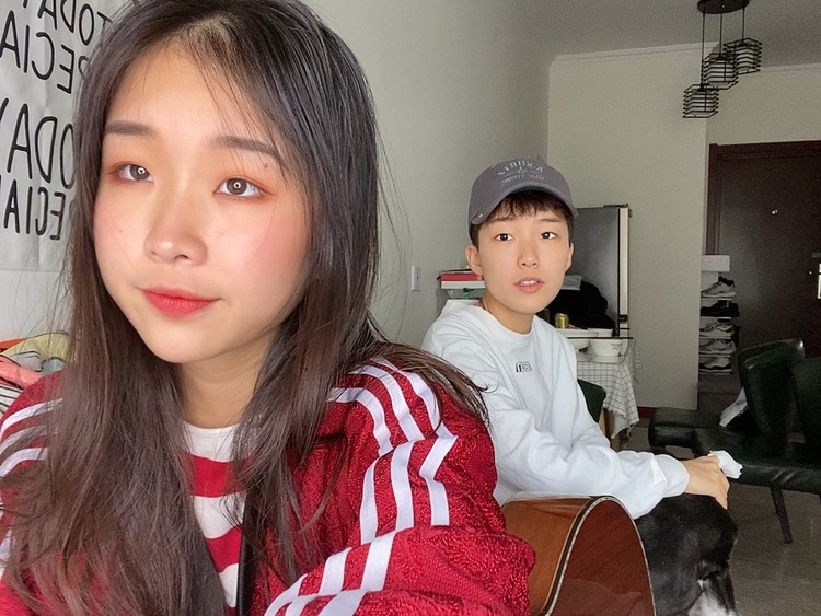  - 那女孩对我说