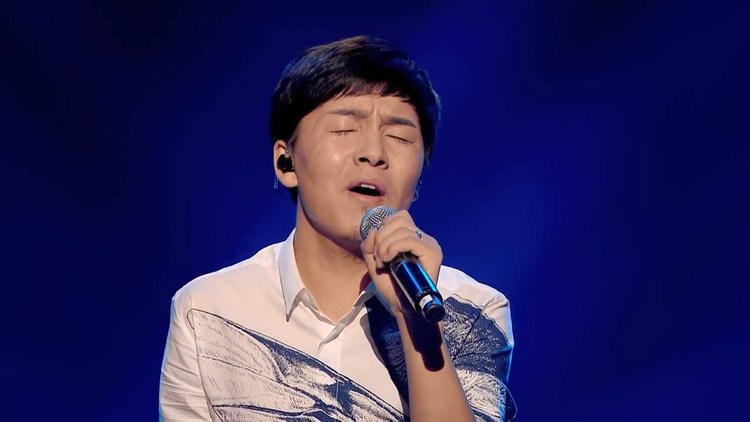  - 好声音藏族小伙旦增尼玛深情演绎《莫尼山》，为李健老师的战队抢到一个进入七强的名额，歌声真的很感人！