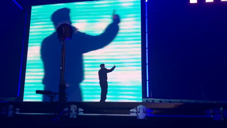  - Ed Sheeran & Khalid伦敦现场演唱Beautiful People (饭拍)