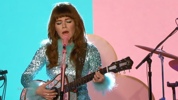  - 前独立摇滚乐队Rilo Kiley主唱兼节奏吉他手Jenny Lewis最新现场演唱全新专辑《On The Line》中的单曲《Red Bull & Hennessy》