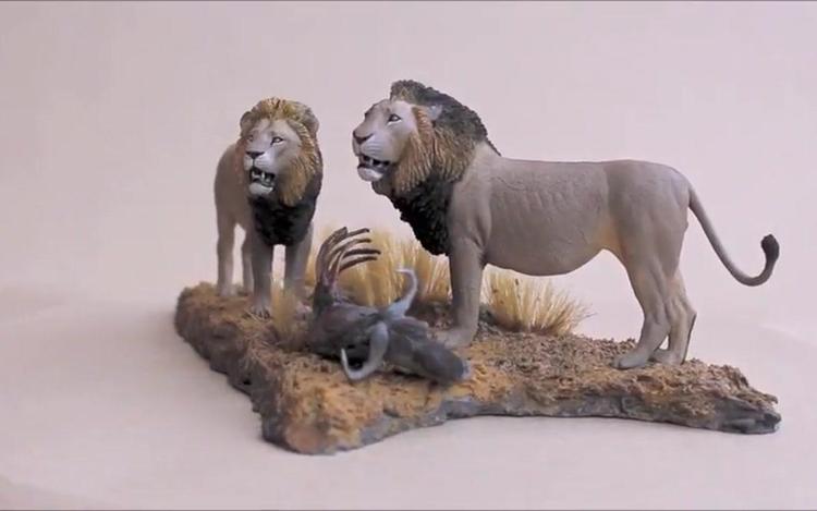 坏男孩联盟雄狮怪尾巴和撒旦的雕塑