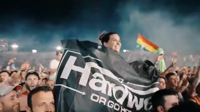  - 硬好Hardwell联手VINAI新单《Out Of This Town》官方MV首播！由超燃的电音现场剪辑而成！