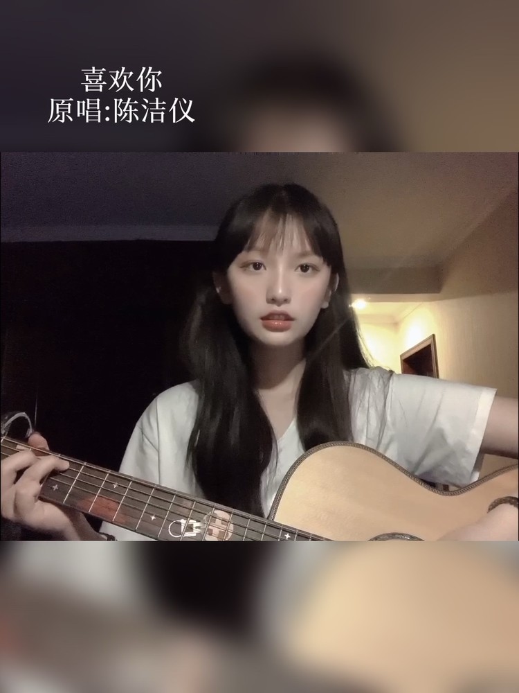 uu气象站台当天空突然断了层刮起了风