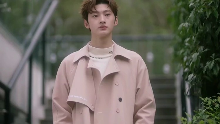 不是花火呀《ta》她说某天撞见他,是最美好的意外