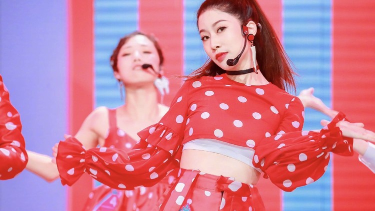 lucia吴映香翻唱《god is a woman》