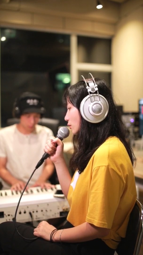 - 你有没有爱上一个让你奋不顾身的人?孙燕姿《天黑黑》cover