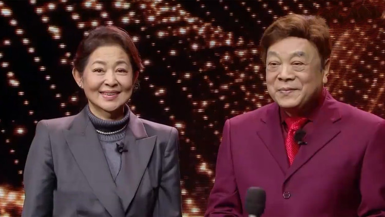 - 倪萍专治赵忠祥现场:说起老搭档包袱不断,逗的台下大咖哈哈大笑