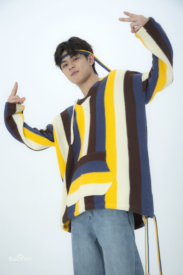 创造营 王晨艺《handclap》公演舞台直拍,狙击包围小野兽王!