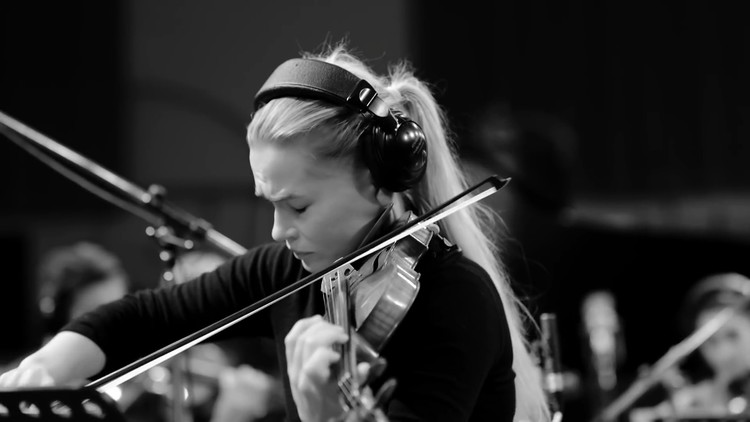  - MARI SAMUELSEN – MOONLIGHT