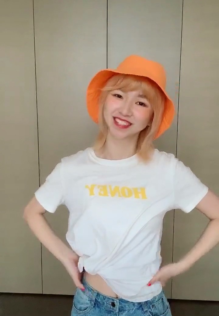 汪睿《桃花笑》