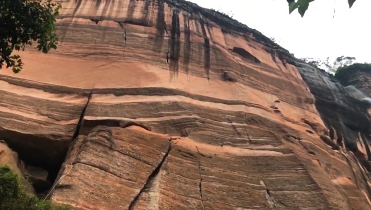 - 我的新歌即将上线 感受一下大自然的鬼斧神工