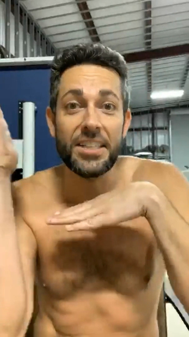  - 丽薇Zachary Levi直播里哼唱Destiny‘s Child经典作Say My Name