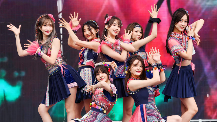 曾是中国第一个"国风女团",苦苦打拼8年,为何最终还是解散?