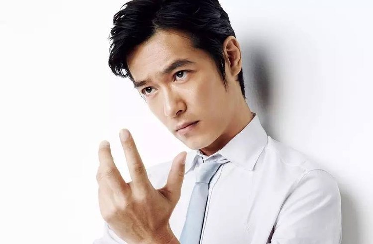 堺雅人的评论:不管是谁,怀着各自的心情唱这首歌,听这首歌时,脑海中