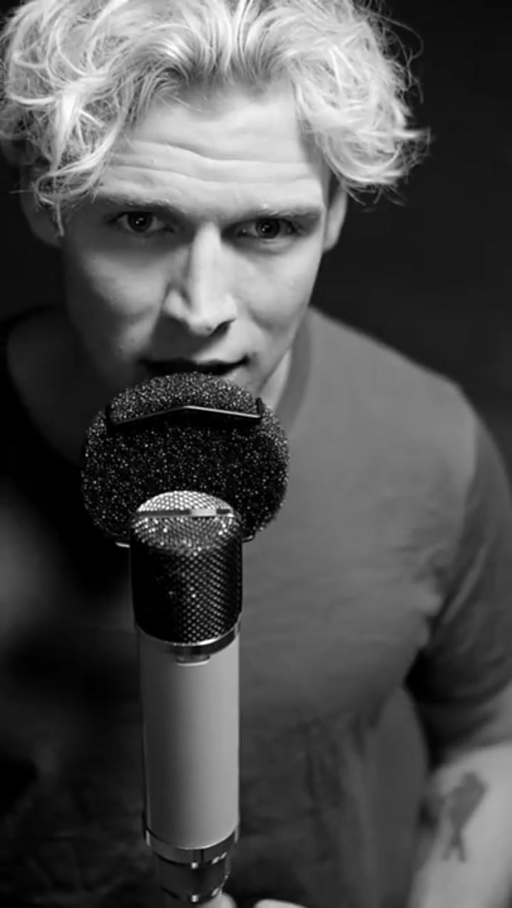 丹麦小王子christopher新单《irony》acoustic版释出,声音依旧这么