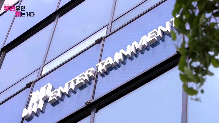 wonder girls组团探访jyp大楼