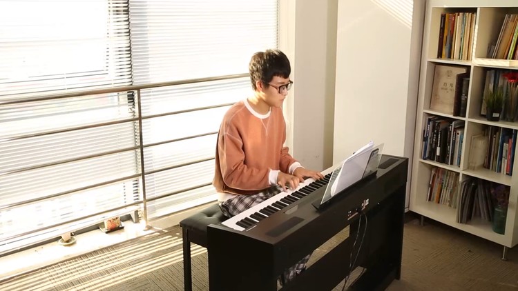 - 最近超火的《沙漠骆驼》-钢琴版