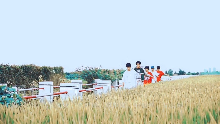  - UN1翻唱《稻香》，还记得你说家是唯一的城堡