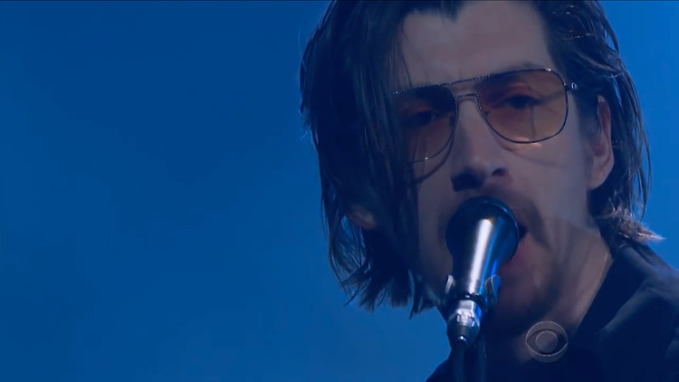 arctic monkeys  she looks like fun>现场版,嗨翻全场!