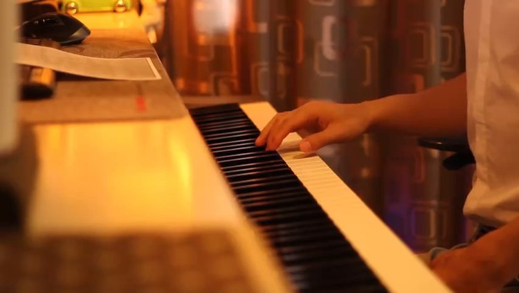 - 《云烟成雨》夜色钢琴曲 赵海洋 演奏版