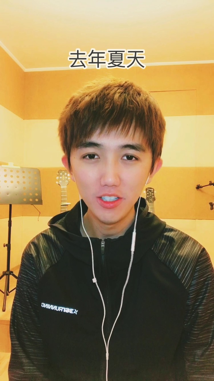 去年夏天谢祥元钢琴版上线了