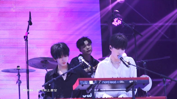 - 【花园+我想了太多太多关于你的形容】Focus