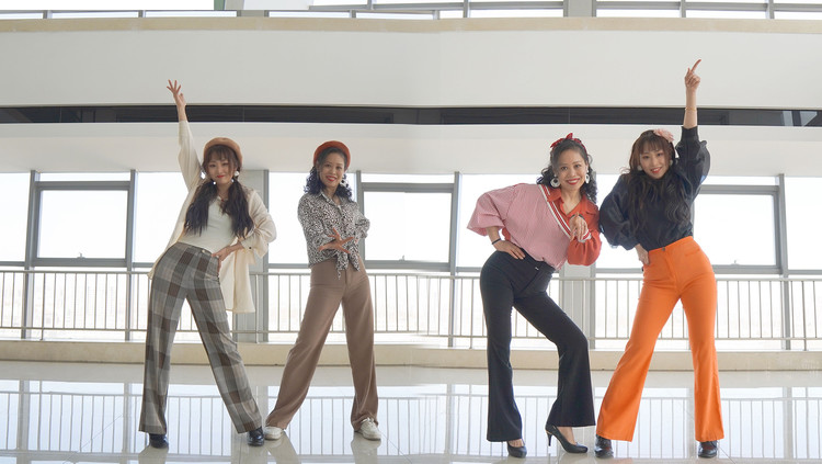 母女换装年代感港风串烧!年会舞蹈就跳它了 !