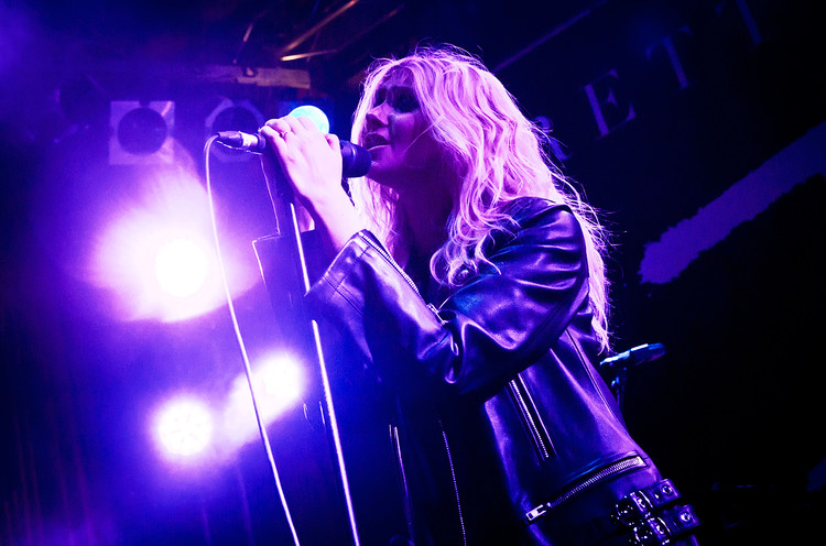 摇滚史上那些令人着迷的乐队女主唱