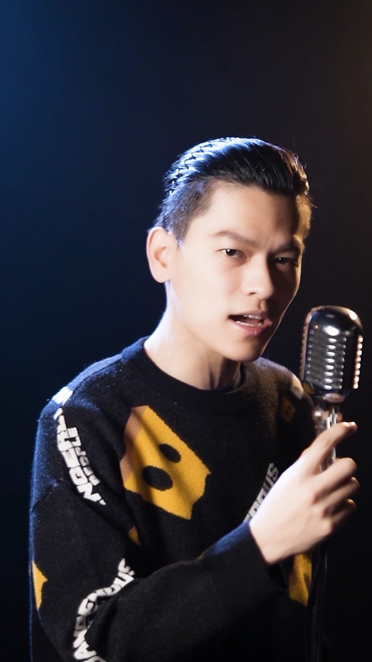  - #以乐会友#看过数码宝贝，就一定喜欢这首进化曲《one vision》燃起来！