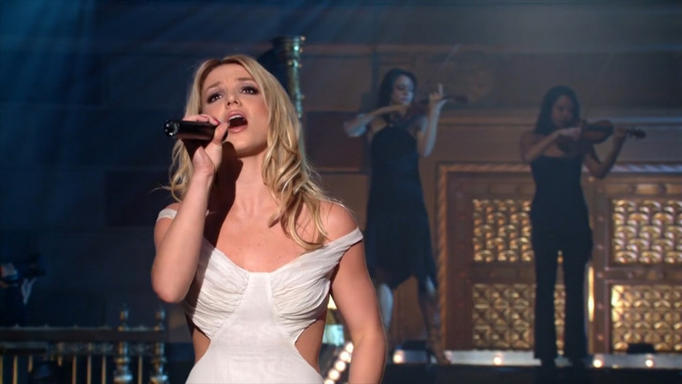 风靡全球的欧美经典,小甜甜布兰妮这首《everytime》太好听了!