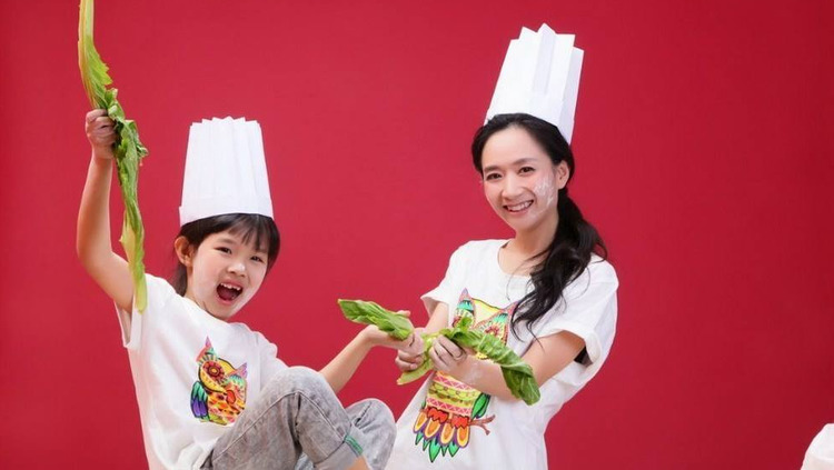  - 王芳女儿首次亮相，和妈妈长得一点儿都不像！王芳谈女儿合集