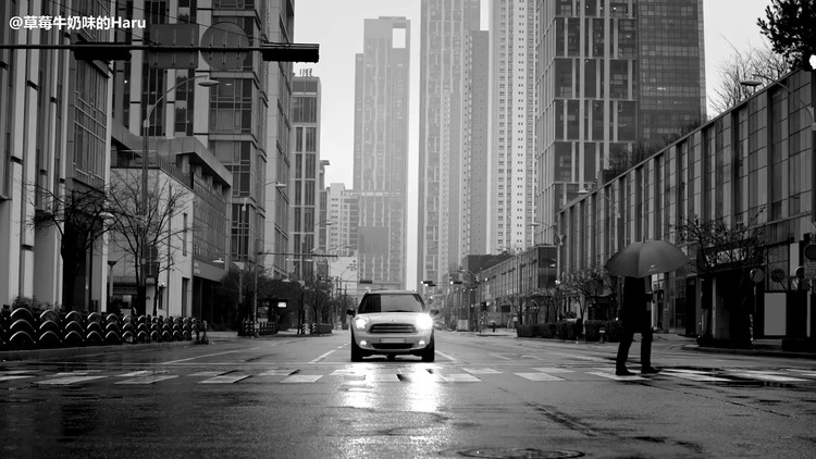  - 【中字】#龙俊亨# <阵雨(Feat. #10cm# )> mv 没想到还能看到权正烈啊!! 两个人的声音好合拍