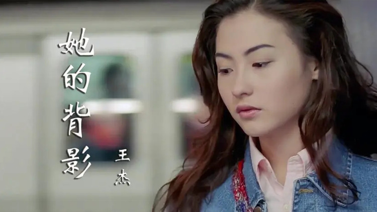 王杰的《她的背影》当年风靡大街小巷的伤感情歌,现在听依然入心
