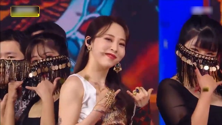 2018mama颁奖典礼mamamoo性感钢管舞魅力音色不要太迷人