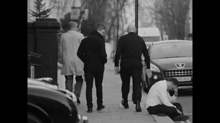  - 诺尔·加拉格《Flying On The Ground》mv