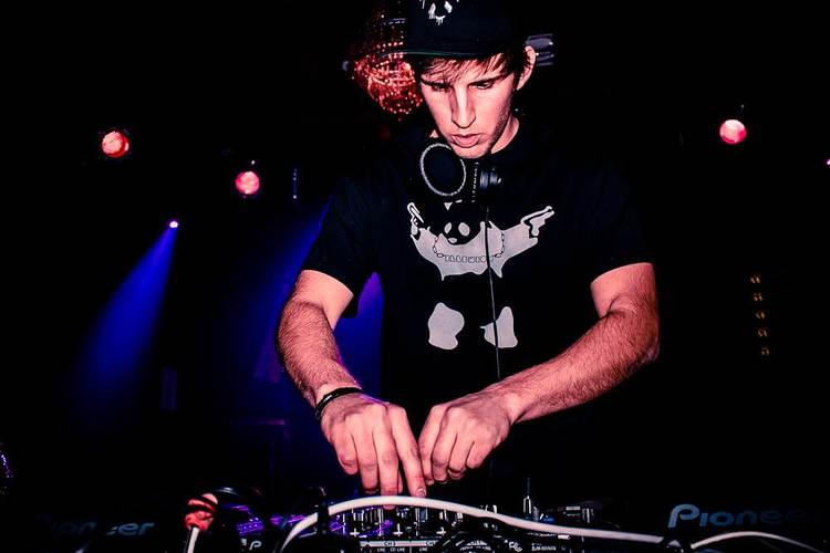 凤凰之子illenium回忆自己的吸毒经历