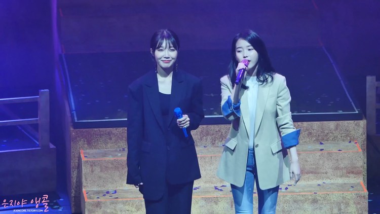  - 93line，好亲故IU担任郑恩地首尔演唱会嘉宾，并一起合唱IU的歌曲《这一刻》