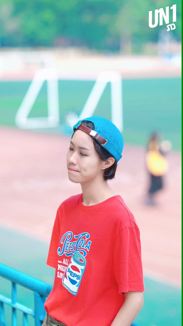 - 刘雅婷翻唱《去年夏天》还有什么等待,还有什么悲哀。