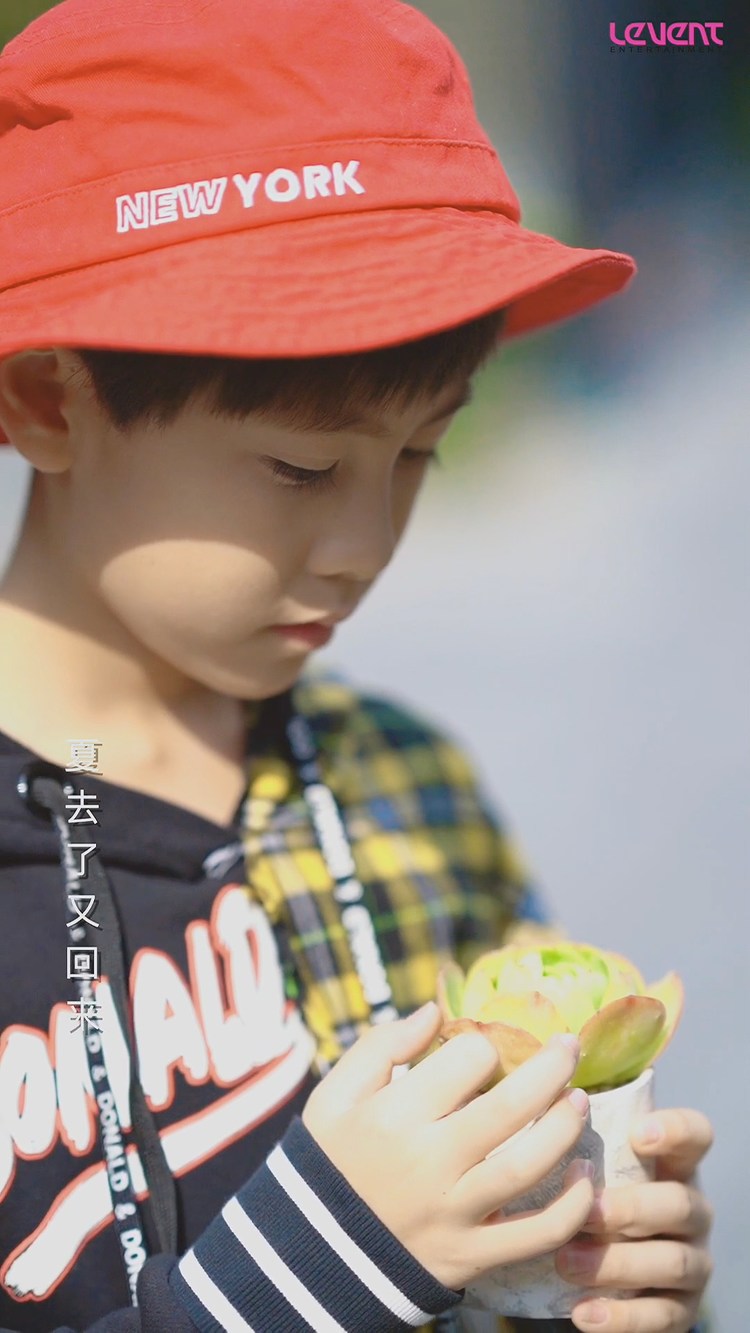 - 钮裔诺翻唱《去年夏天》