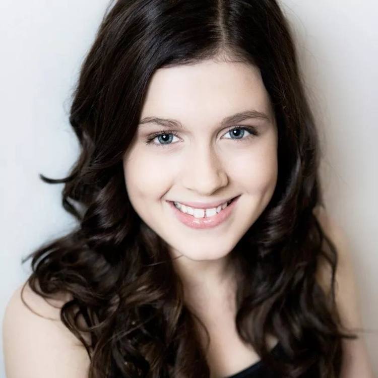 92年出生的瑞典女歌手amy diamond在13岁就推出自己的首张专辑