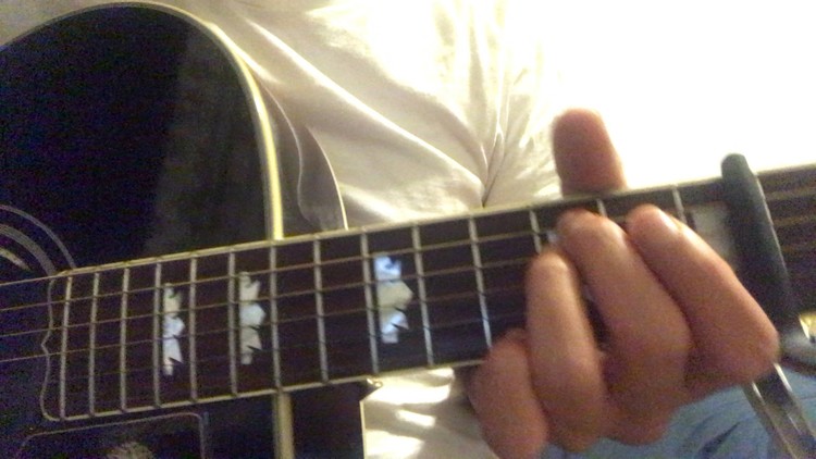 - 妄越吉他和弦,变调夹7品是我的原调