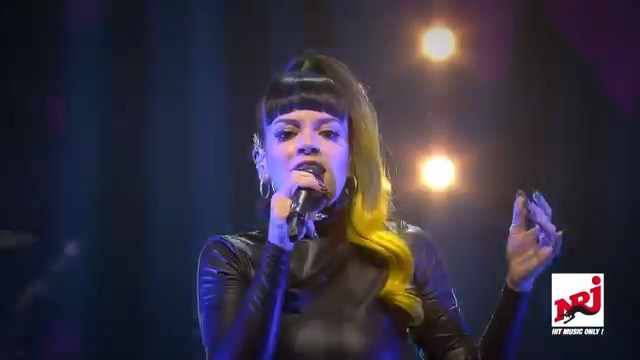  - Lily Allen在Showcase NRJ热唱《Hard Out Here》~气氛超嗨！